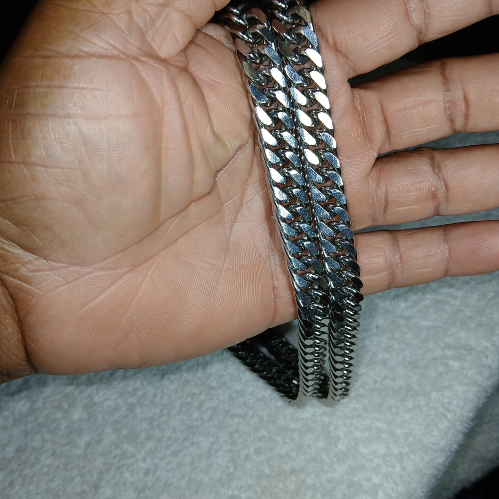 35" Stainless Steal Cuban Link Cain Neckless - Picture 2 of 3